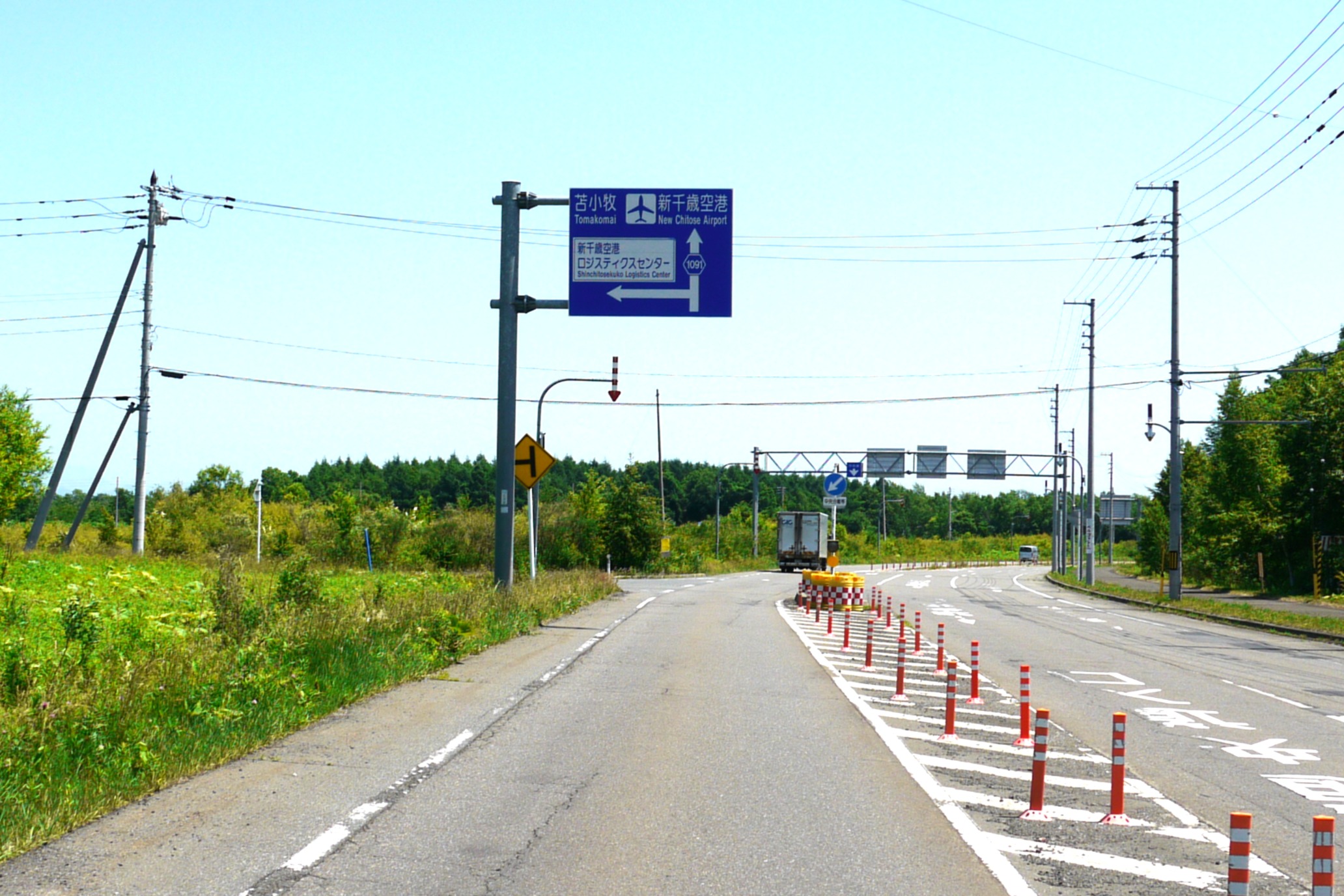 ①新千歳空港ICを出て左折です